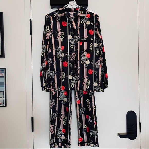 Victoria's Secret Other - 🌹NWT Victoria’s Secret Satin PJ Set Floral Roses and Black Stripes Small🖤